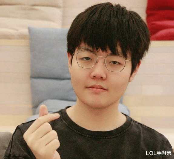 369|369被全网嘲讽变得极其憔悴！阿水出面公开向369道歉