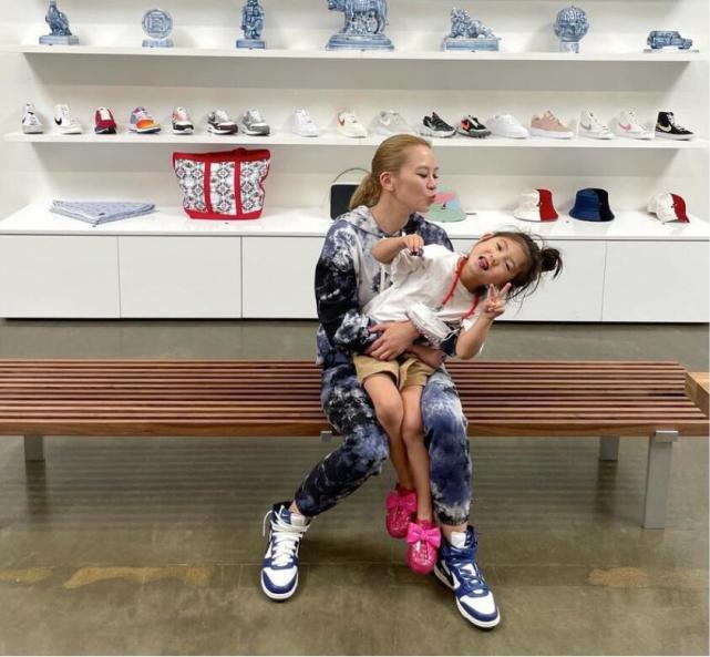 alaia|陈冠希姐姐与侄女同框,获黑人男友甜蜜点赞示爱,Alaia搞怪出镜