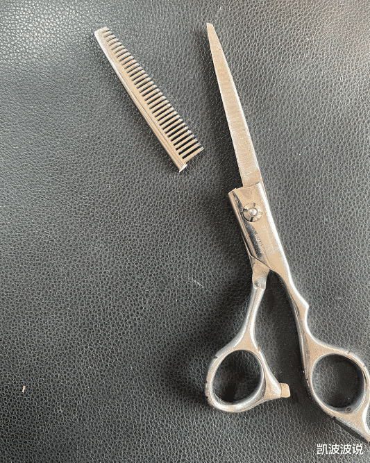 按摩|若在按摩店偶遇女大童鞋,她装作不认识我,这种情况要主动说话吗?