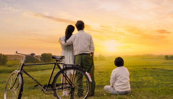 高圆圆|《你好李焕英》结局，看清贾玲给妈妈买的敞篷车车牌号：泪目了