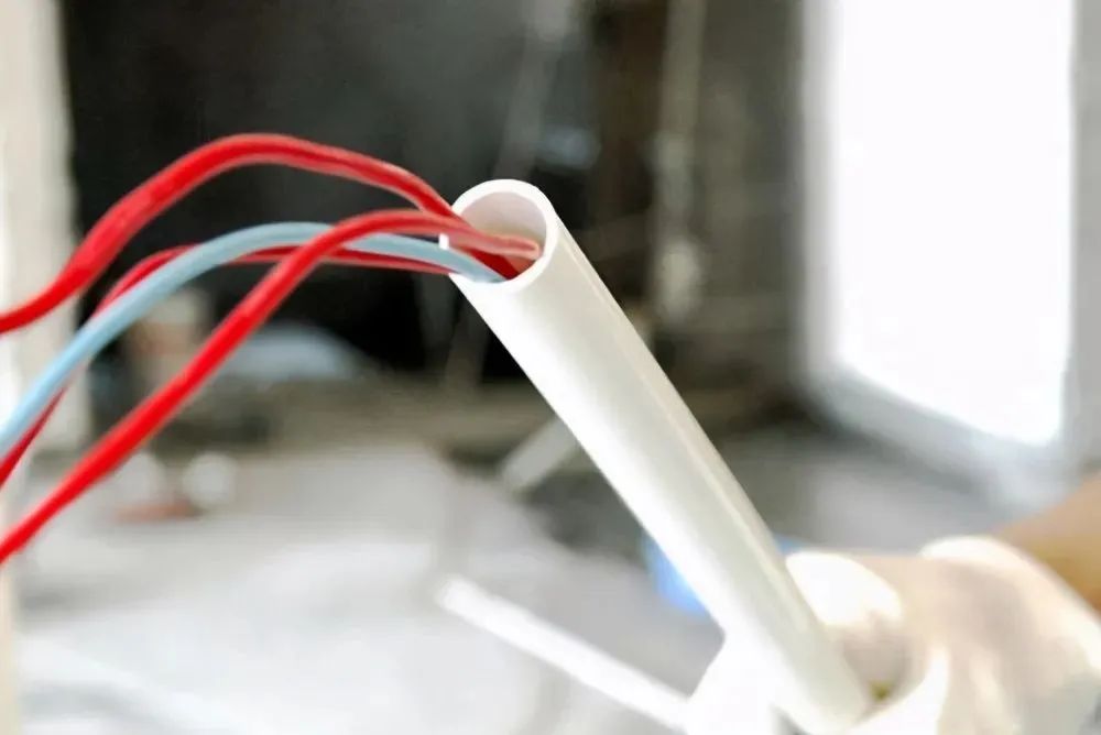 家里电线明装还是暗装好？施工前要了解这几点，别被忽悠了