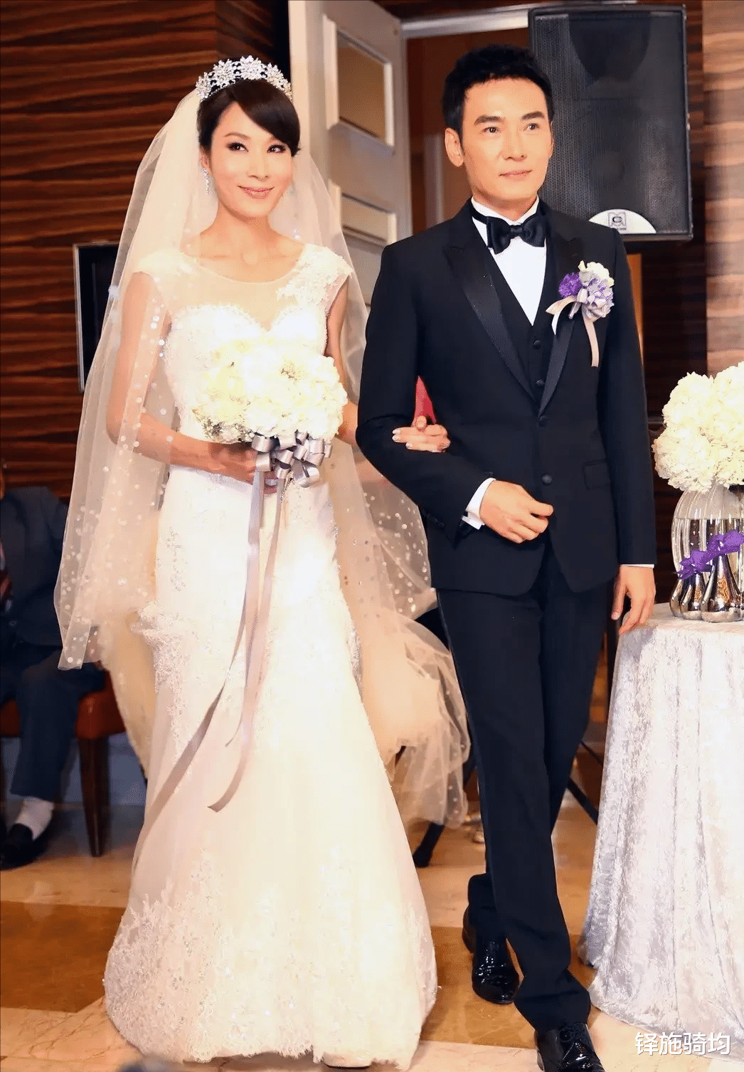 焦恩俊|有一次焦恩俊在拍摄《宝莲灯》时，突然接到了妻子的电话，妻子：我们离婚吧