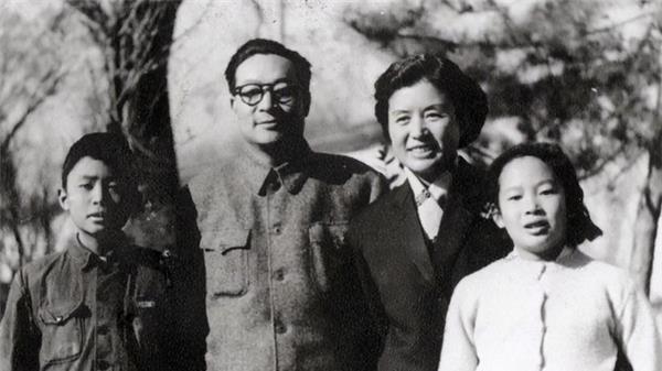 李沁|他80岁不顾世俗毅然再娶，携手相伴12年，临终叮嘱：要与原配合葬