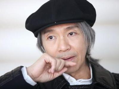 周星驰|吴孟达灵堂内景直击：周星驰花圈摆放醒目，四字寄语衬托星爷心情