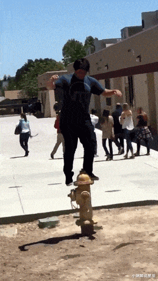 小琳解说星座|“这是我的新兵器丈八蛇矛，你们的呢？”哈哈哈哈这兵器有点冷啊