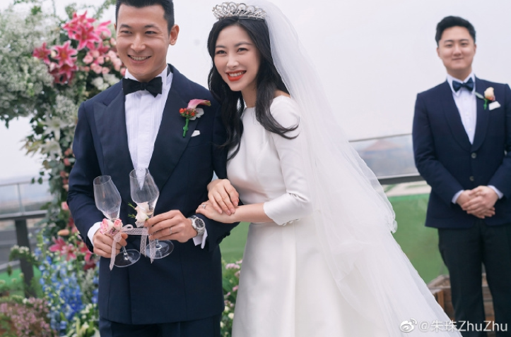 朱珠|?艳压童瑶，获一致好评，她终于从“名媛”走到“演员”