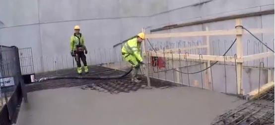 |见识下美国人是怎么建房的,钢筋里面夹塑料球,这是为了省钱吗?