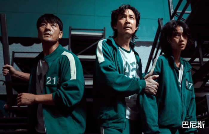 鱿鱼游戏|鱿鱼游戏:无伤通关玻璃桥并不困难,只是恐惧让选手心乱,而忽视