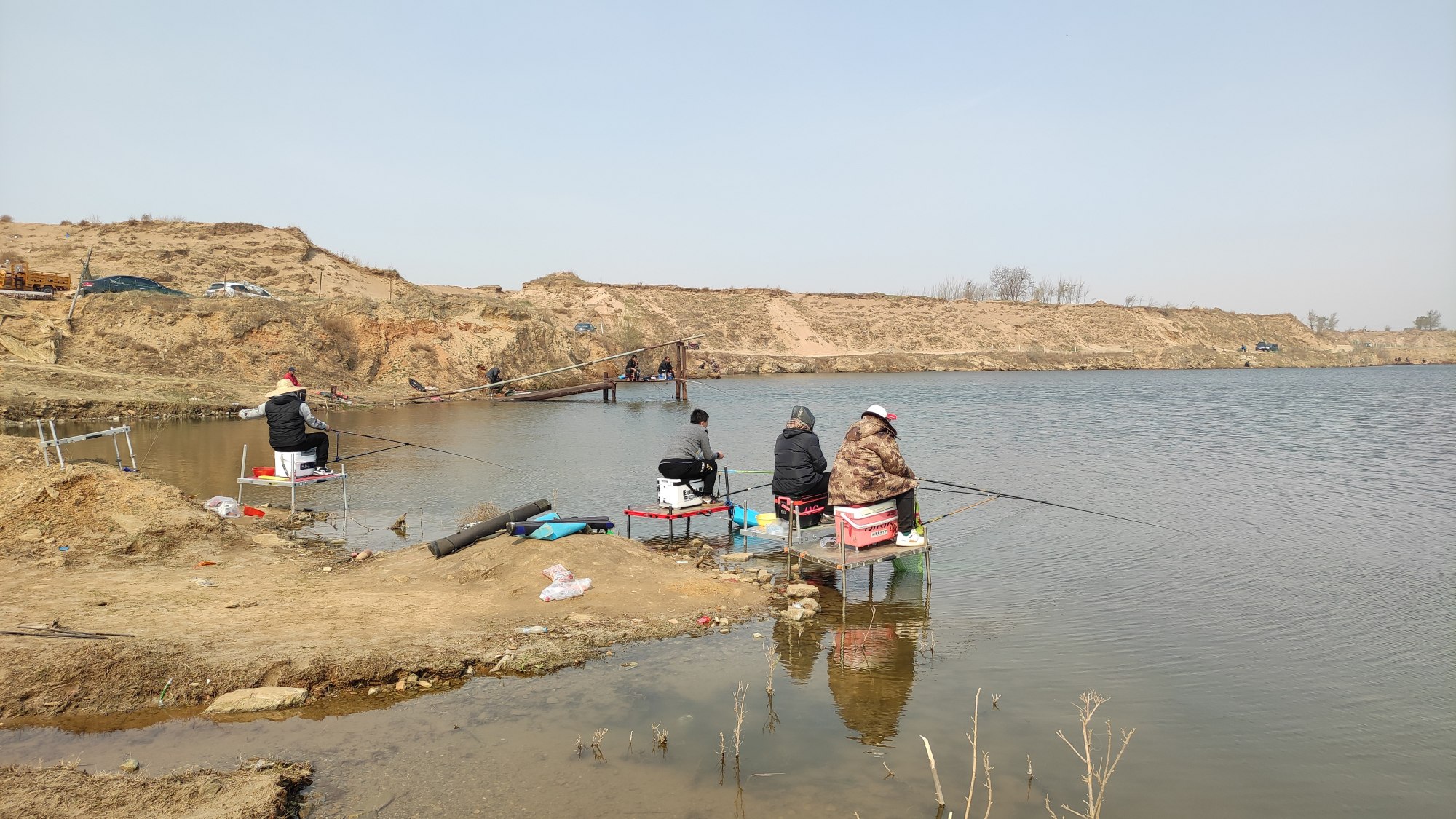 |灭绝性钓鱼危害真的不大吗？上百钓鱼人，五天钓光一沙坑。