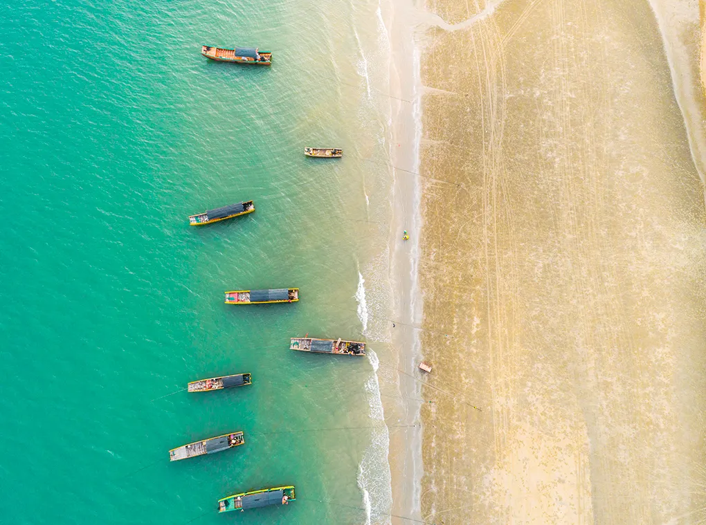 新广西 据说这是国内最美的景观公路之一,沿着它走,可以到达“秘境桃花源”