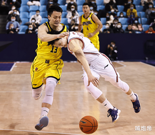 詹姆斯·哈登|杨鸣考察敌情看热闹，却见证广东四大天王归位！元旦大战又被暴击