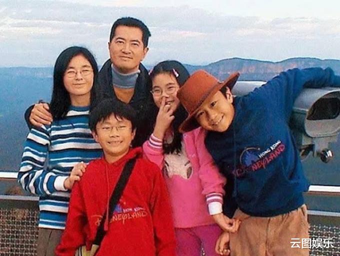 邓梓峰|邓梓峰长女兼职当模特，美貌出众身材好，名校毕业无意进娱乐圈