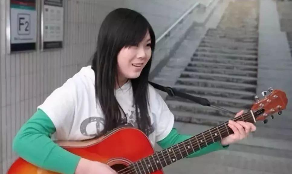 西单女孩|16岁北漂，20岁一夜爆红，23岁上春晚的西单女孩，后来怎么样了？