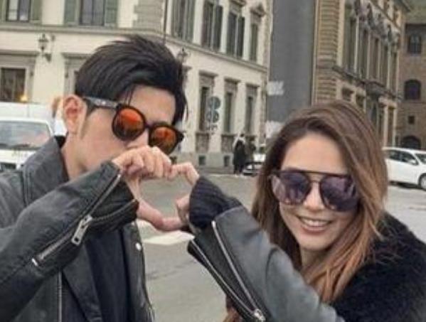 昆凌|昆凌参加女儿运动会,母女俩长相复制粘贴,混血弟弟却避开优点长