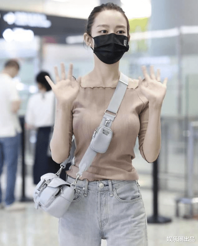 抗日剧|吉娜走机场状态真好，明明一丝不露，却依然女人味十足