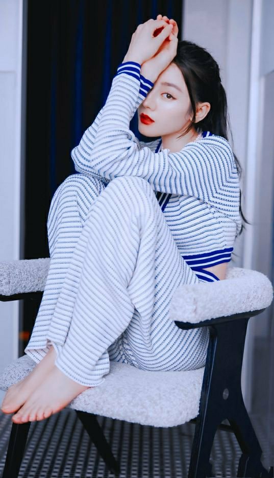 杨志刚|杨幂PK迪丽热巴，谁的造型更美？员工能干过老板吗？