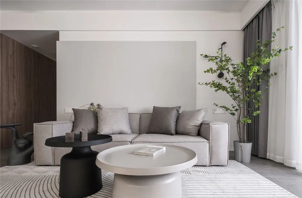 他家110m2简约风,只用了木饰面+极简白,越看越有范!