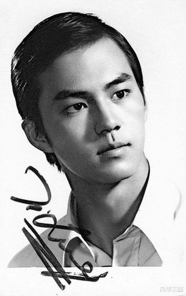 风华正猫|为女神温碧霞祝寿，74岁狄龙罕见出镜，两人合影如父女