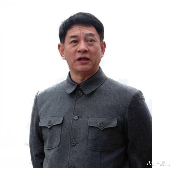 周浩东|演员周浩东，27岁上北电，养父是他前行路上最大的支持