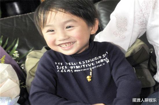 小小彬|小小彬的曲折一生,两岁出演著名影视作品,如今身患怪病无人问津