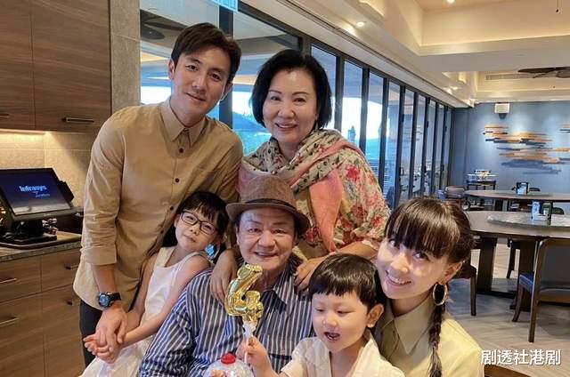 谭俊彦|TVB视帝爱妻惊喜现身！五官精致身材凹凸有致，当年因未婚先孕结婚