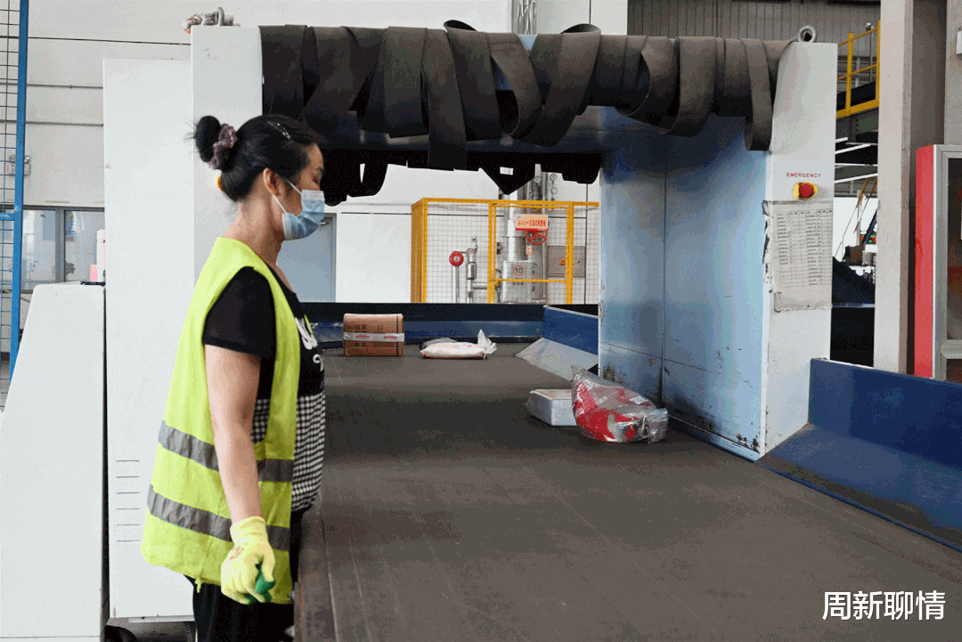 周新聊情|武汉疫情反复,16人确诊!硬核快递消杀“过五关”