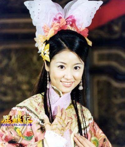 小姐姐|女星尴尬古装造型史：头上栽桃树，头顶鞋垫，最后3位被坑到头秃