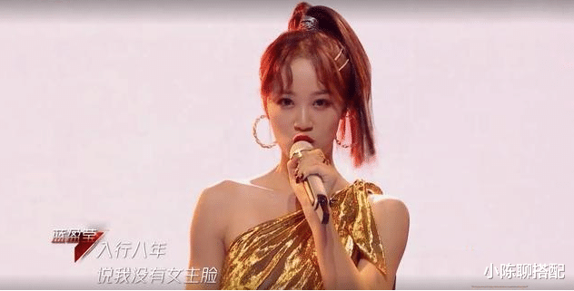 梁小冰|同样都是面中凹陷、塌鼻梁，为何一个长相被争议，一个却是女神