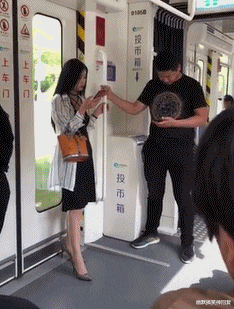 幽默搞笑神回复|神回复：“我93岁，喜欢上一个98岁的少妇，该咋办？”喜欢就上！