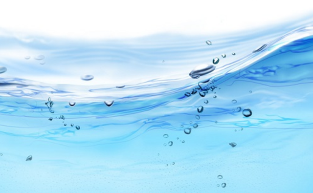 地球上的水44亿年都不会过期，为何被装入瓶子后很快就会过期？