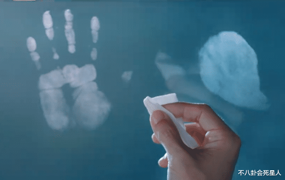 沈月|沈月新剧尬出新高度,五五分身材短腿瞩目,剧情降智男主被亲晕