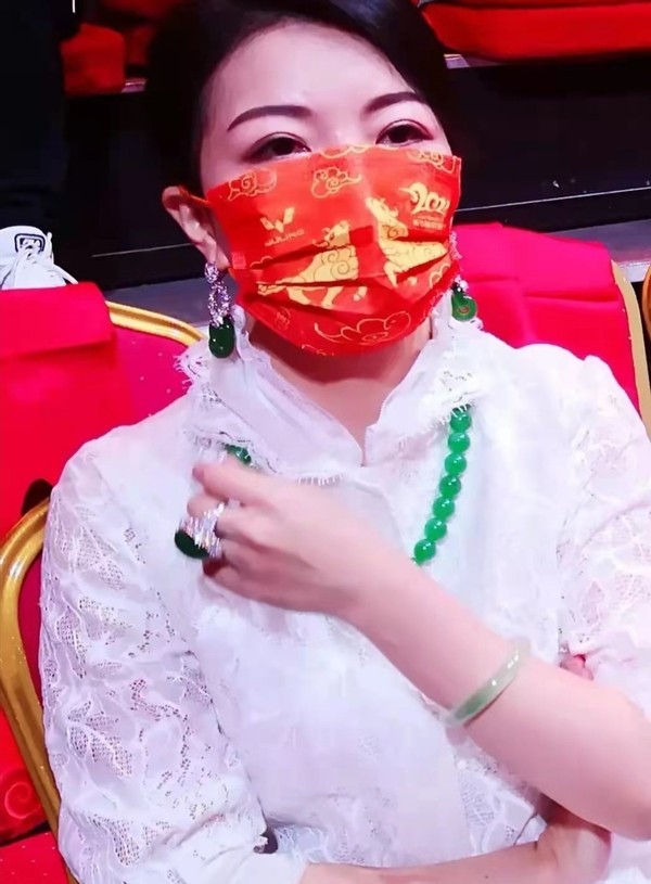 Angelababy|春晚最引人注目女观众,戴6700多万的珠宝,真实身份曝光