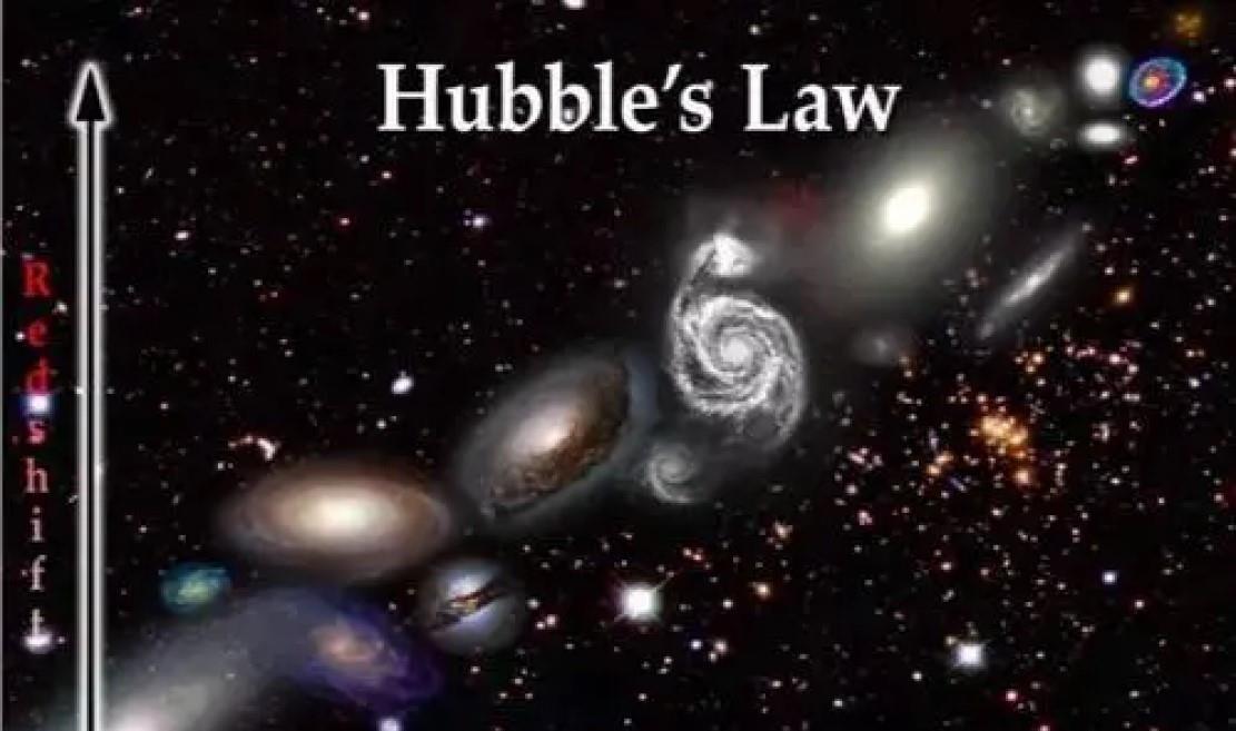 哈勃常数 一束光经历13亿年来到地球，走了多少路，光源现在距离我们多远？
