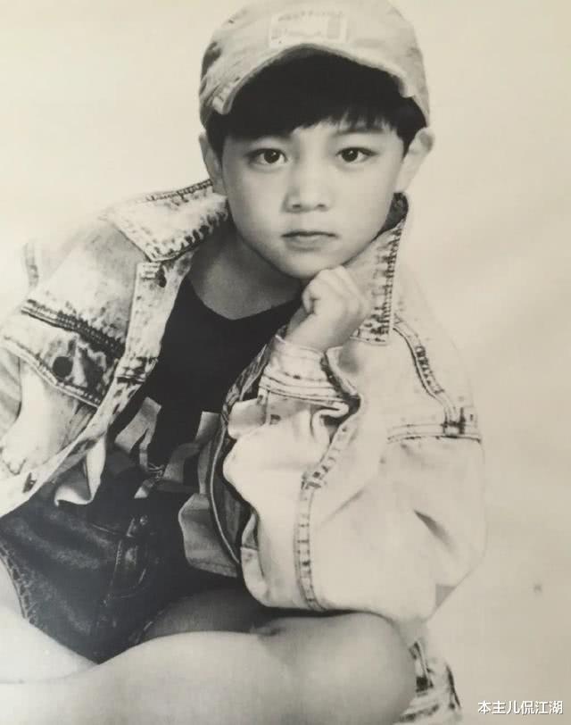 孟智超|“三毛”34岁了！8岁爆火，14岁谢顶，植发挨300多针，如今变帅哥