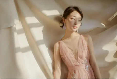 刘亦菲|周冬雨：跟妈妈改嫁后，继父把她当亲生女儿，遇到他是我的幸运