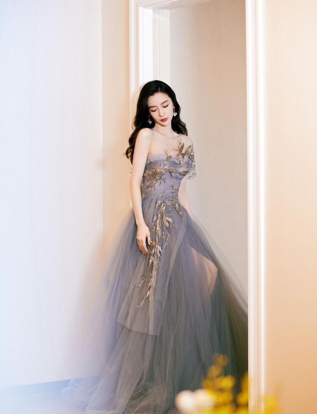 连衣裙|大饱眼福!杨颖双马尾麻花辫造型过于惊艳,粉丝:千呼万唤始出来