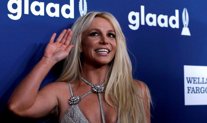 布兰妮·斯皮尔斯|「重获自由」小甜甜布兰妮受监管13年 自曝幕后操控者“不是爸爸”