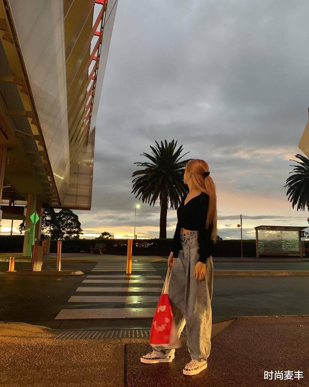 时尚麦丰|曾因肌肉线条登上热搜，今菱格背心配白衬衫马丁靴，腿长1米8