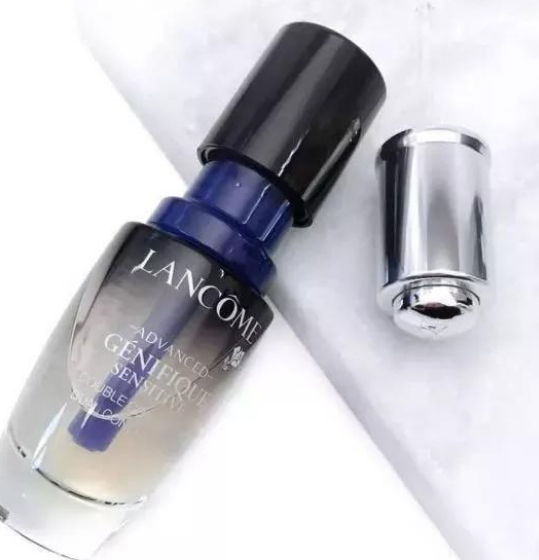 高马尾 肌肤暗沉必囤精华液!抗氧亮肤抗初老,用对净化肤质逆袭水光肌!