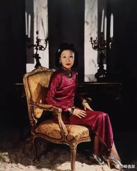 翡翠手镯|翡翠手镯不能只戴一只?真的是这样吗?行家揭秘!