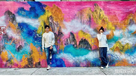 陈乔恩|陈乔恩穿情侣装秀恩爱,在小9岁男友面前好娇羞,舒淇点赞送祝福