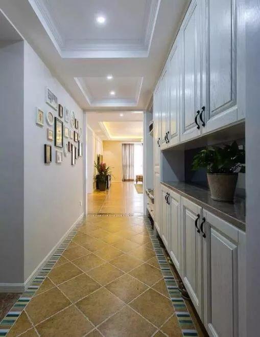 玄关吊顶这样一装，非常漂亮，立体时尚显大方！