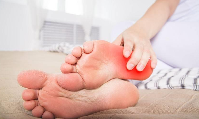 尿酸|39岁男子戒肉一年,尿酸仍高达870,肾脏“报废”,医生:2种水是祸根