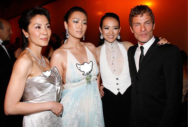 BiuVogue|巩俐和杨紫琼真是华人的典范，走红毯也穿得低调，艳压外国明星