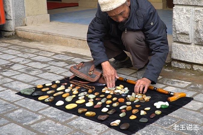 新疆维吾尔自治区|和田玉的储量巨大，但总有人说籽料资源枯竭，到底何解？