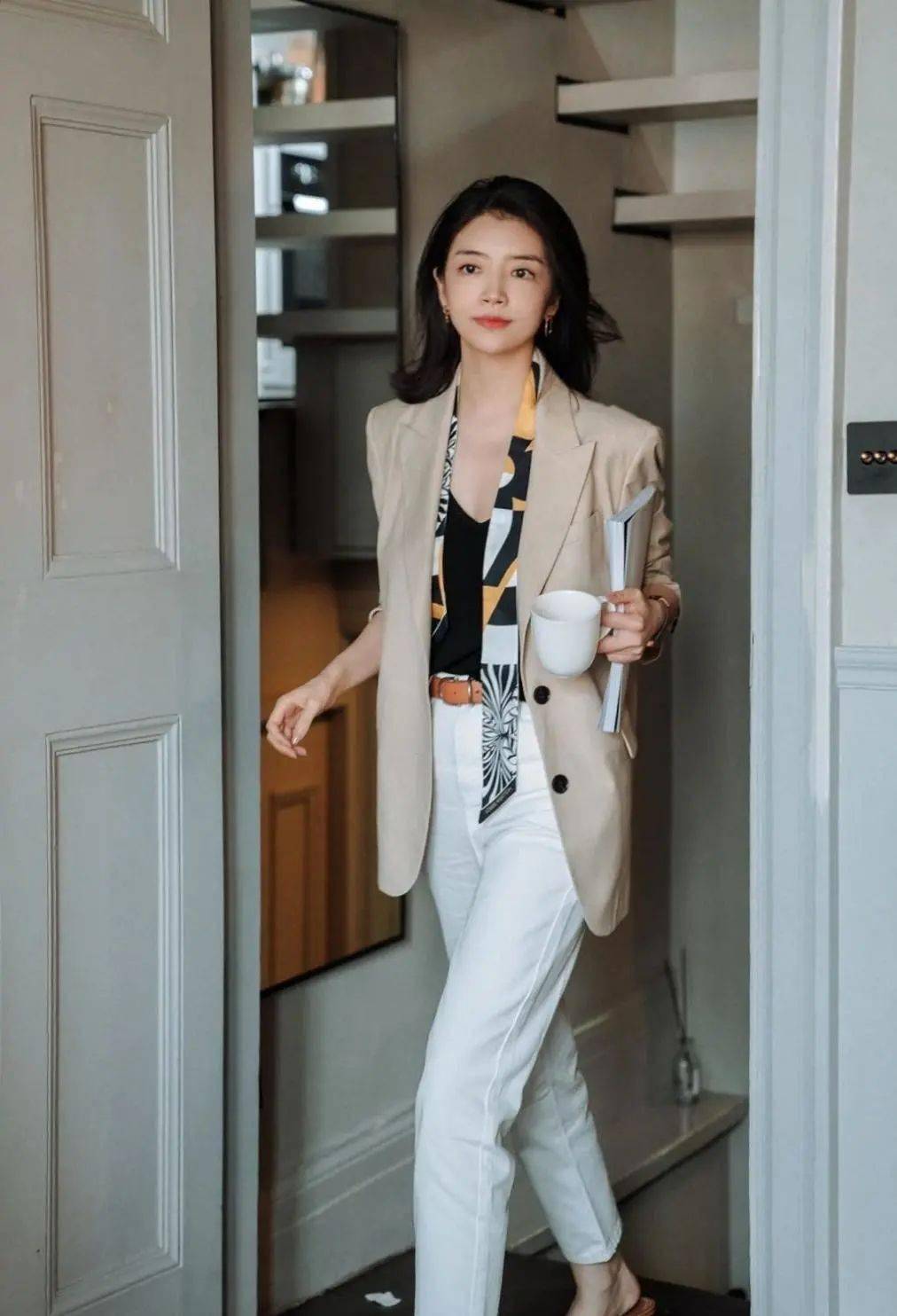 芝芝心理|心理学：同时想着如何赚钱，和如何让自己更有魅力的女生，会变笨