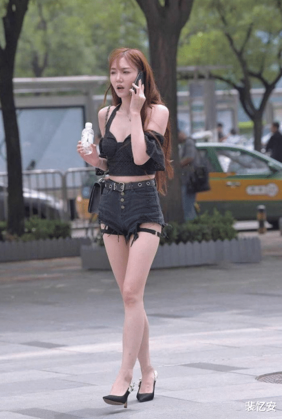 |“嫂子就因为胖了一斤就拼命的健身减肥，完全看不出胖在哪里呀！”哈哈哈