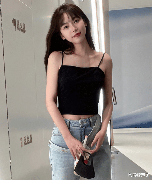 时尚辣妹子|半藏森林近照公开，爱上性感穿衣大变样，与以前相比如两人