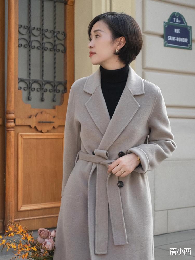 蓓小西 冬季最流行的是“大衣”,跟三木穿4个高级款,搭配裤子裙子都美