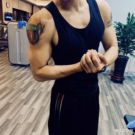 黄子韬|黄子韬发狠运动「手臂壮一大圈」！穿背心爆肌 粉丝惊：过于猛
